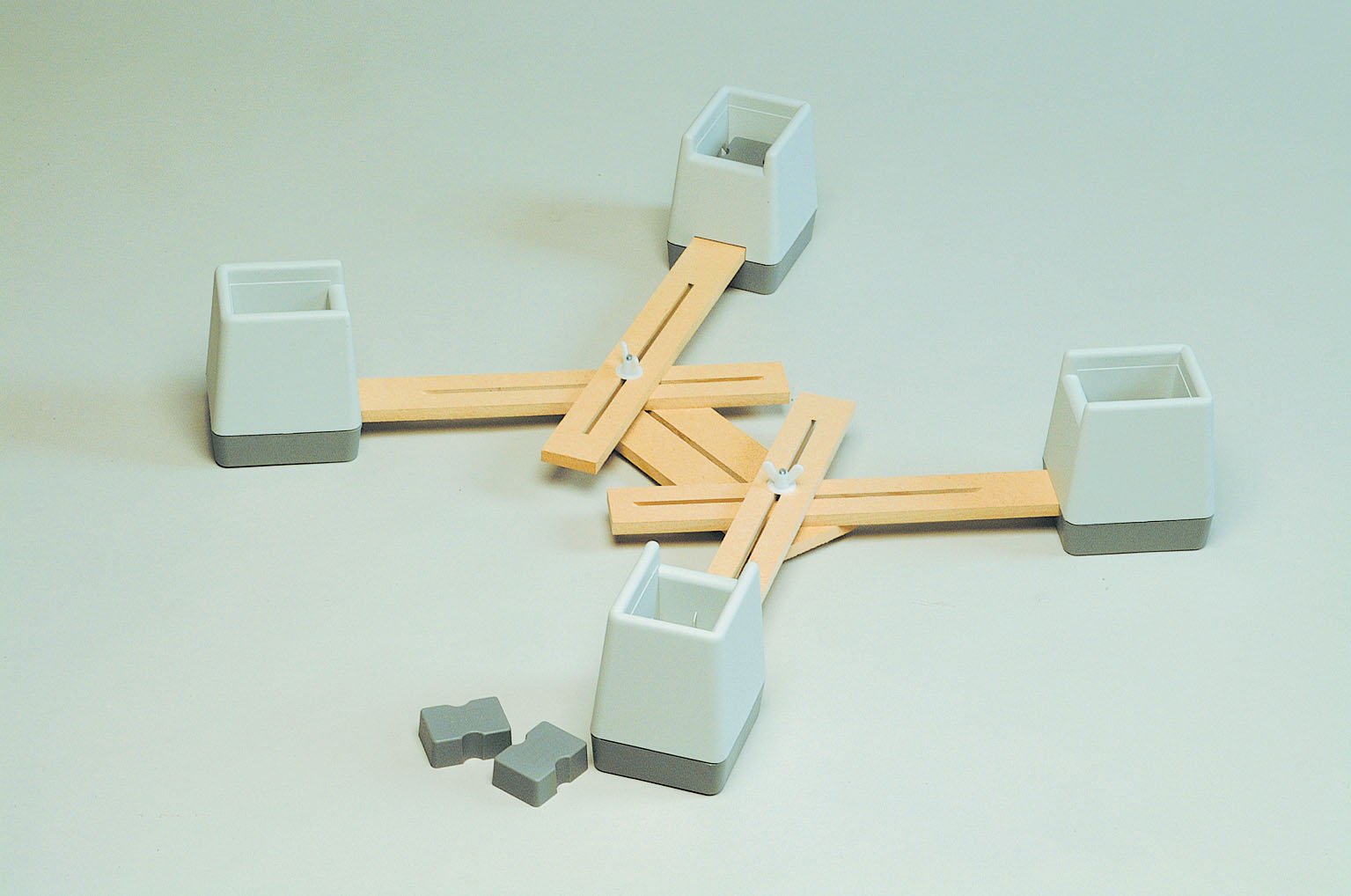 Linked Chair Riaser